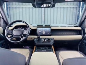 Land Rover Defender 2023