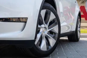 Tesla Model Y Long Range 2024