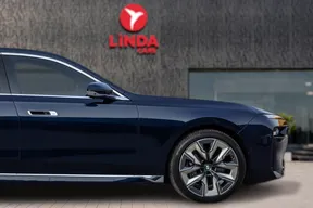 BMW 7 Series 740 2023