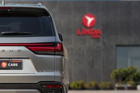 Lexus LX 700h 2025