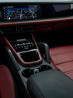 Porsche Cayenne GTS 2025