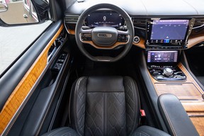 Jeep Grand Wagoneer 2023