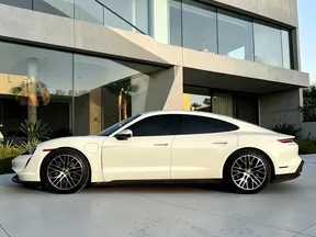 Porsche Taycan 2022