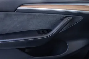 Tesla Model Y Long Range 2024