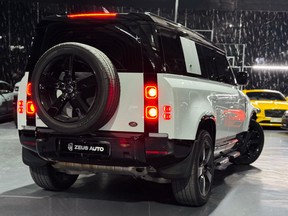 Land Rover Defender 2023