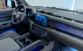 Land Rover Defender Octa 2025