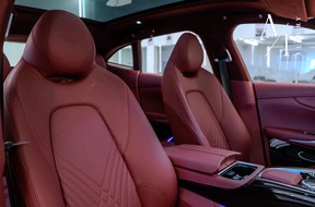 Aston Martin DBX 2023