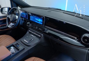 Mercedes-Benz V-Class 300 2025