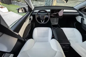 Tesla Model Y Long Range 2025
