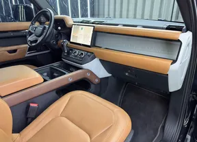 Land Rover Defender 2023