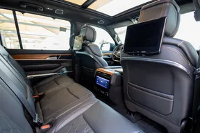 Jeep Grand Wagoneer 2023