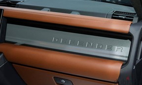 Land Rover Defender 110 2025