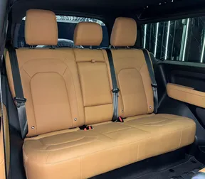 Land Rover Defender 2023