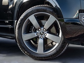 Land Rover Defender 110 2024