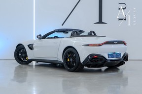 Aston Martin V8 Vantage 2021