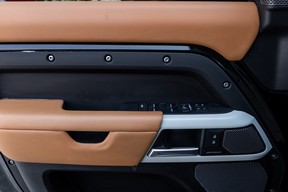 Land Rover Defender 110 2024