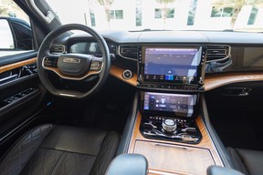 Jeep Grand Wagoneer 2023