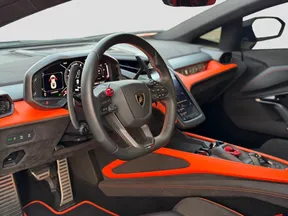 Lamborghini Revuelto 2024