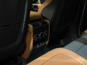 Land Rover Defender Octa 2025