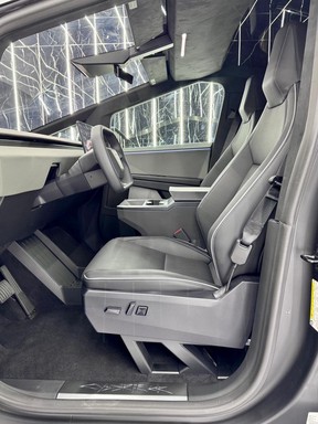 Tesla Cybertruck 2026