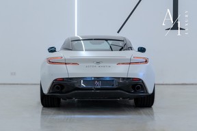 Aston Martin DB12 2024