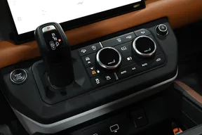 Land Rover Defender 110 2024