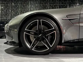 Aston Martin Vantage 2025