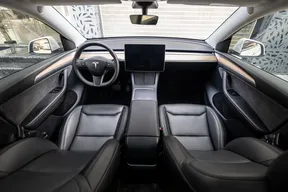 Tesla Model Y Standard Range 2023