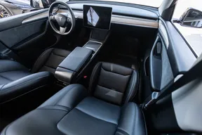 Tesla Model Y Long Range 2024