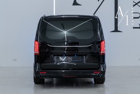 Mercedes-Benz V-Class 300 2025