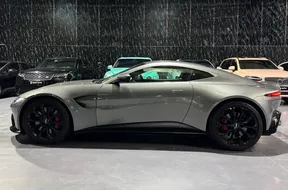 Aston Martin V8 Vantage 2019