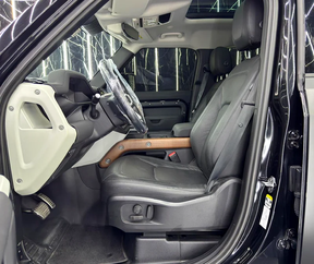 Land Rover Defender 110 2023