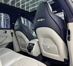 Aston Martin DBX 2021
