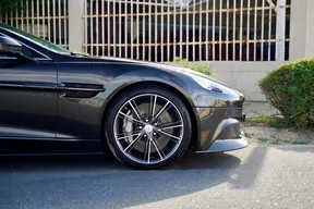 Aston Martin Vanquish 2016