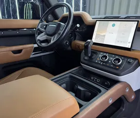 Land Rover Defender 2023
