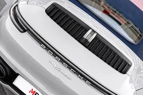 Porsche 911 Carrera 4 GTS 2024