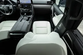Lexus LX 700h 2025