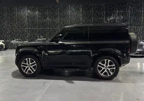 Land Rover Defender 2023