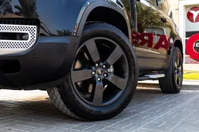 Land Rover Defender 90 2023