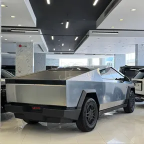 Tesla Cybertruck 2025