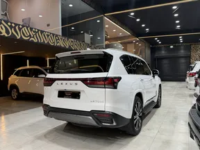 Lexus LX 700h 2025