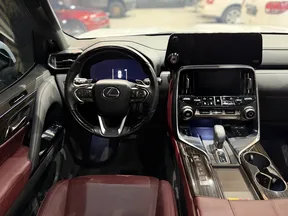 Lexus LX 700h 2025