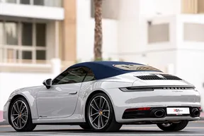Porsche 911 Carrera 4 GTS 2024