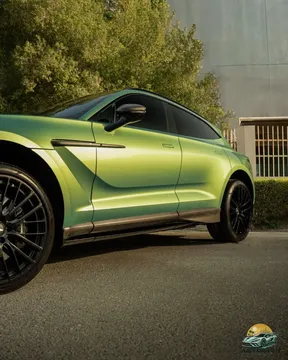 Aston Martin DBX 2025