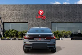 BMW 7 Series 740L 2021