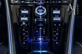 Aston Martin DB12 2024