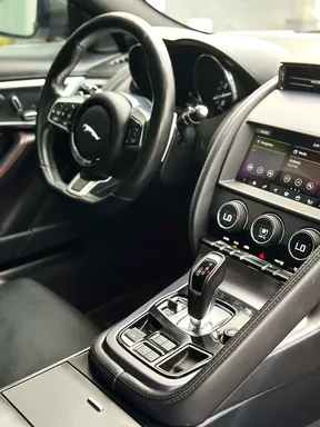 Jaguar F-Type R 2020