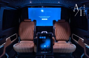 Mercedes-Benz V-Class 300 2025