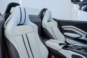 Aston Martin V8 Vantage 2021