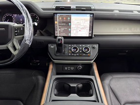 Land Rover Defender 110 2023